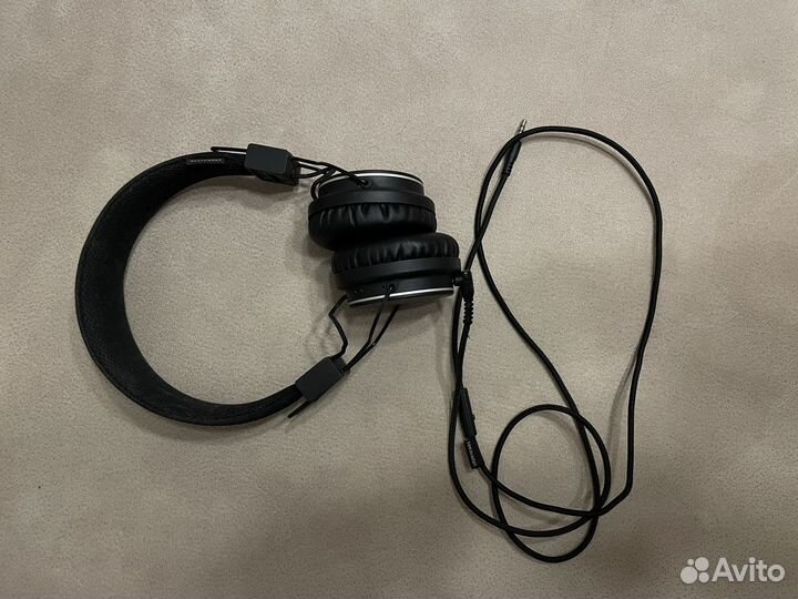 Проводные наушники