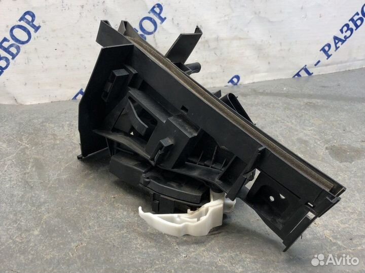 Замок двери задний правый Ford Focus 3