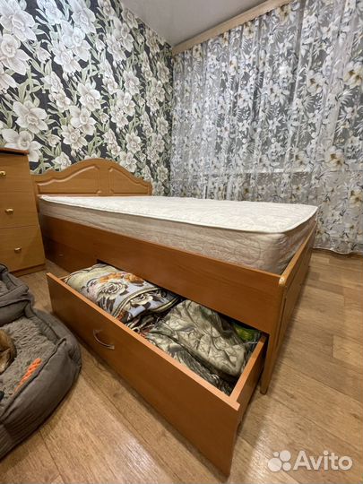 Кровать с матрасом