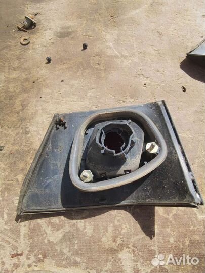 Фонарь крышки багажника левый mitsubishi carisma