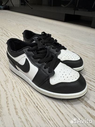 Кроссовки 35