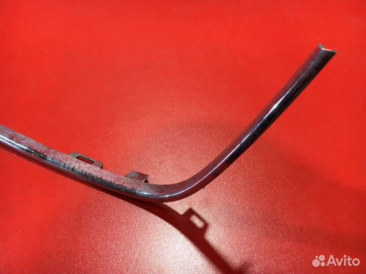 Молдинг решетки радиатора передний Volkswagen Polo