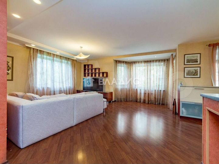 4-к. квартира, 150,8 м², 2/4 эт.