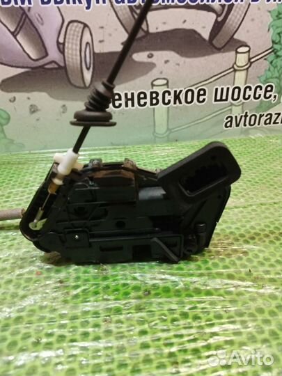 Замок двери задней правой Volkswagen Polo