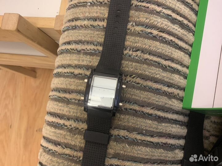 Мужские наручные часы электронные