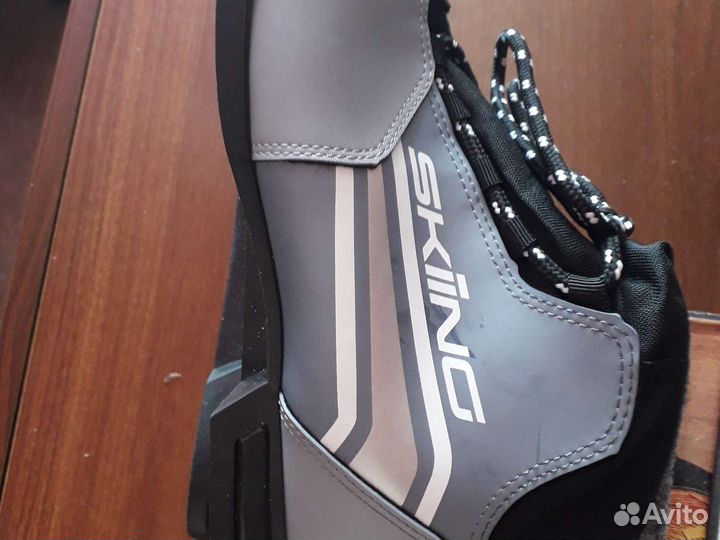 Лыжные ботинки