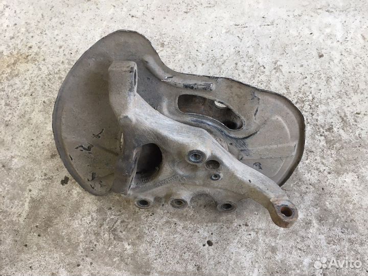 Поворотный кулак передний Mercedes W203 (3100)