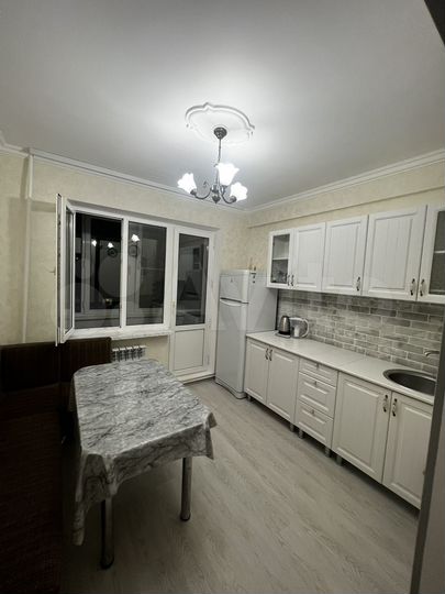 2-к. квартира, 55 м², 4/10 эт.