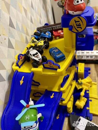 Гараж с машинками