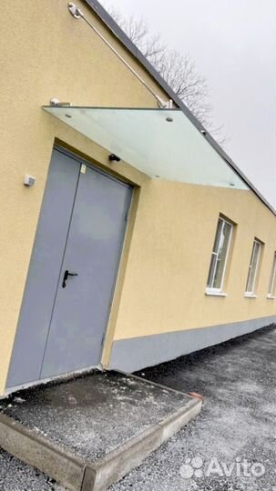 Козырек со стеклом на зажимной профиле