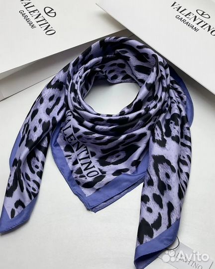 Платок valentino