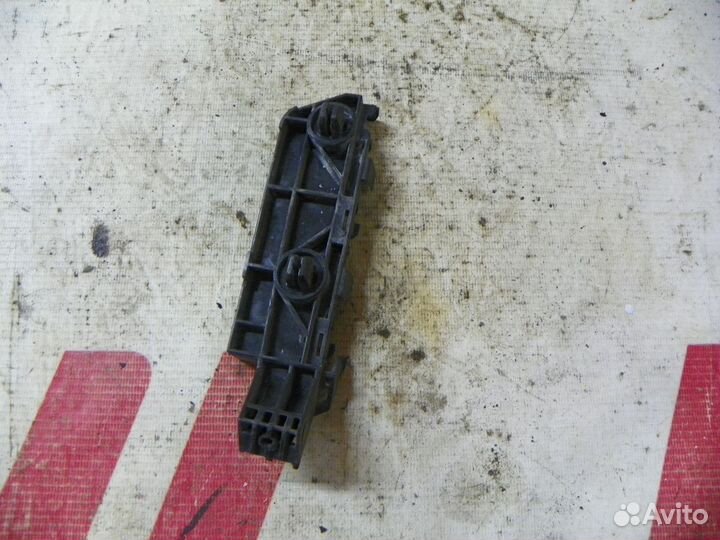 Направляющая переднего бампера Honda CR-V