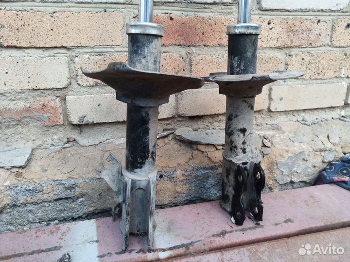 Передняя стойка. Пара Ниссан прессаж u30