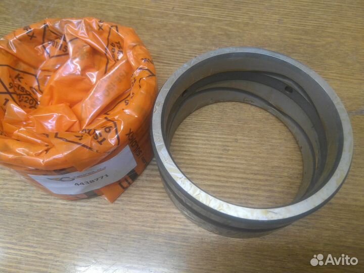 Втулка 4438771