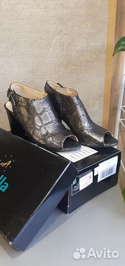 Продаю туфли женские