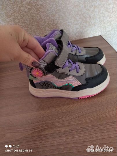Кроссовки для девочки