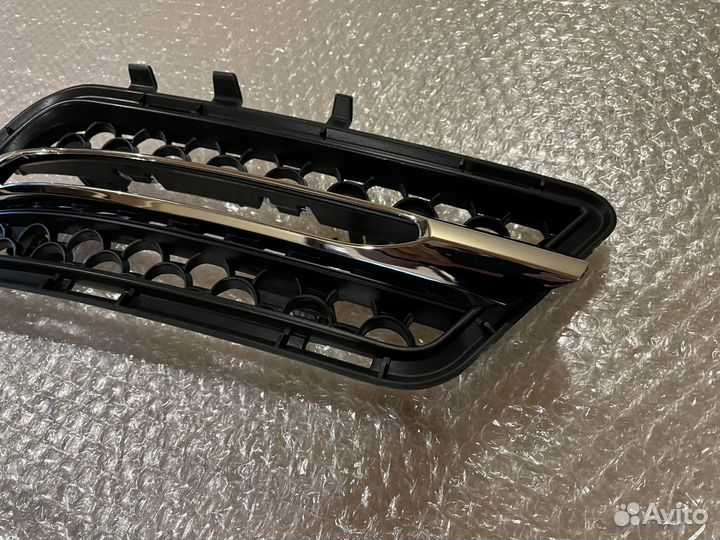 Правая сетка бампера Mercedes W212 AMG дорестайл