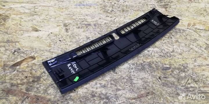 Декоративная накладка торпедо Land Rover 4