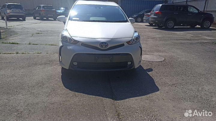 Toyota Prius Alpha, 2018