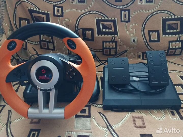 Игровой руль с педалями