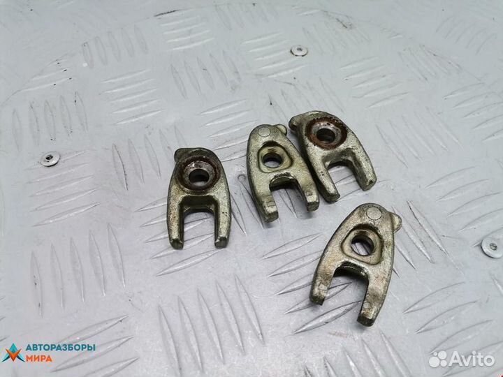 Крепление форсунки Renault Clio 2 2-й рест. 2012