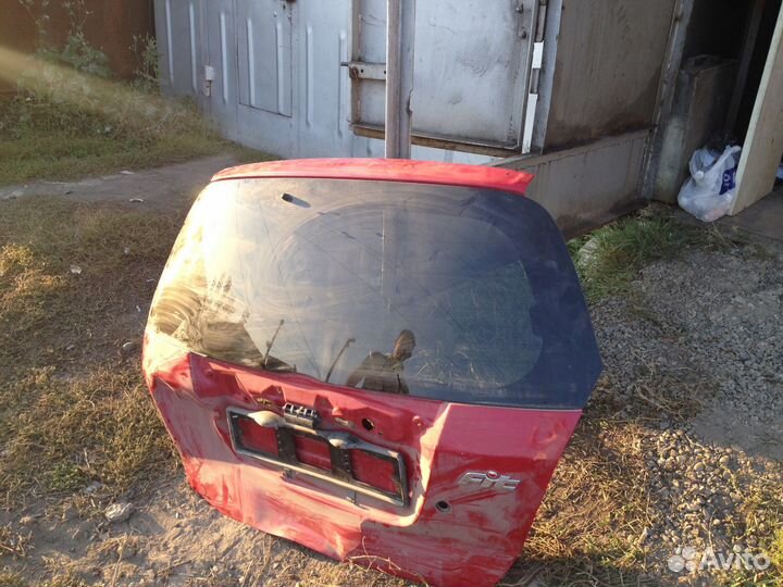 Крышка багажника от Honda Fit