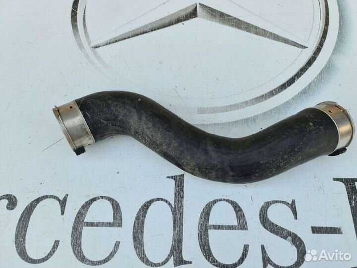 Патрубок интеркуллера левый Mercedes W204 OM651