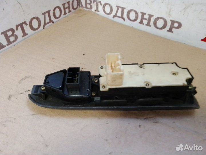 Блок управления стеклоподъемниками передний левый