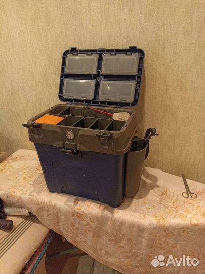 Зимний рыболовный ящик