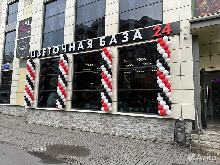 Продавец флорист в цветочный магазин