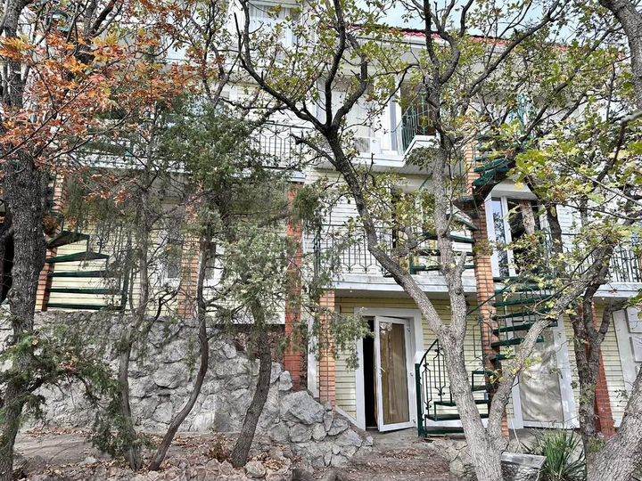 Дом 340 м² на участке 14 сот.