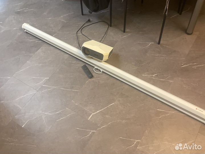 Проектор и экран