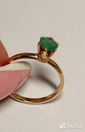 Золотое кольцо с натуральным изумрудом