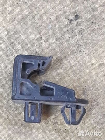 Тойота клипса крепления фары toyota