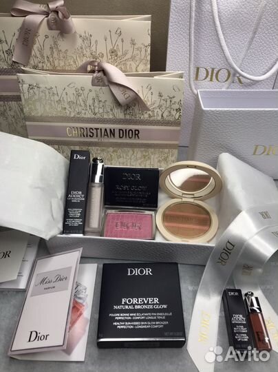 Набор косметики Dior в упаковке