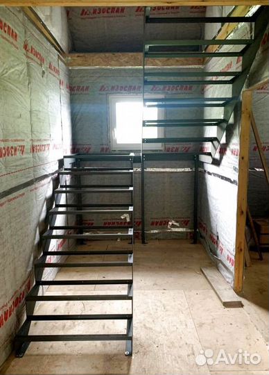 Прямая лестница на металлокаркасе