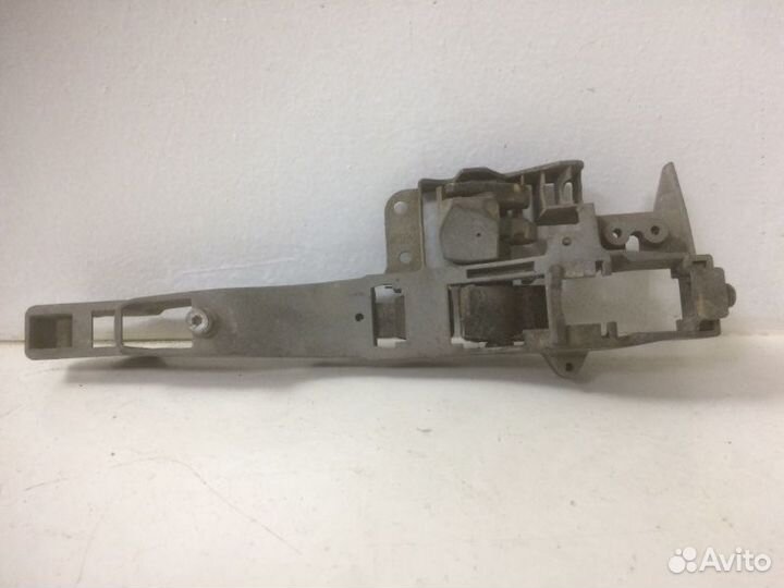 Кронштейн передний левый Citroen C4 2004