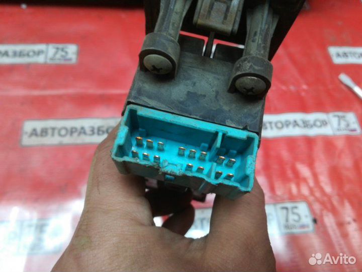 Блок управления стеклоподъемниками Subaru Forester