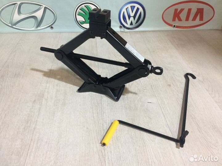 Домкрат механический 2 тонны новый