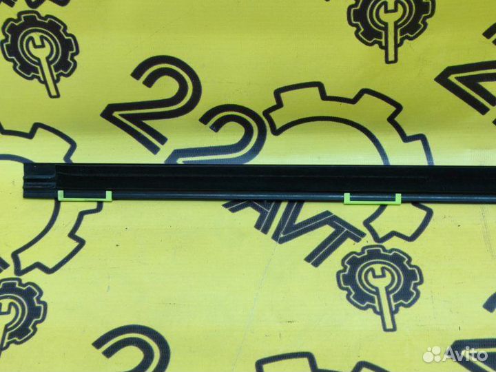 Молдинг стекла (на дверь) задний левый Honda Cr-V