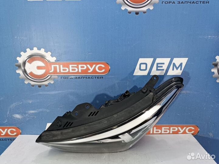 Фара левая Hyundai Santa Fe 2015-2018