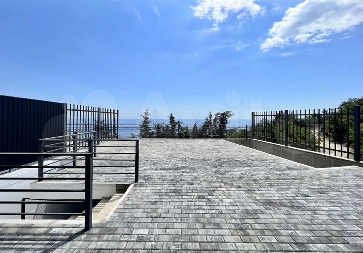 Дом 228 м² на участке 3,3 сот.