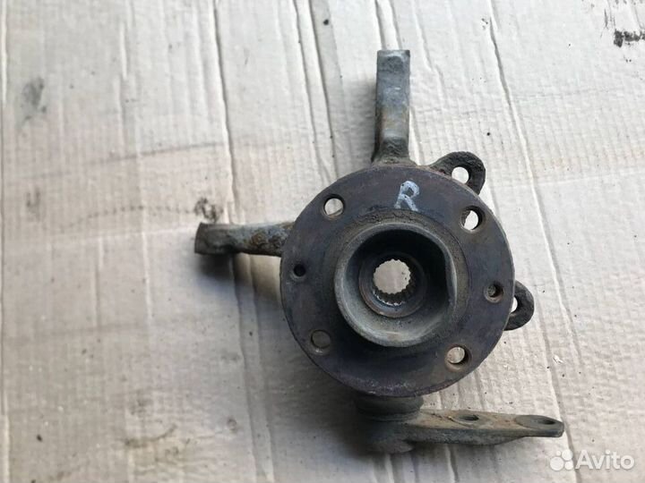 Кулак поворотный передний правый Renault Clio 2