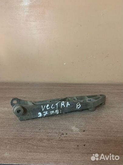 Кронштейн двигателя правый opel vectra B