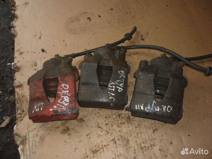 Суппорт передний левый Шкода Октавия Тур