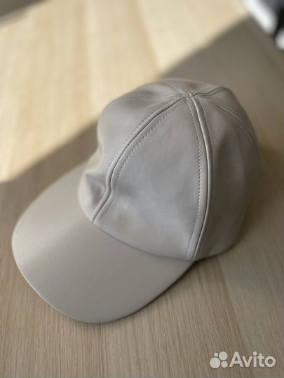 Кепка кожаная женская