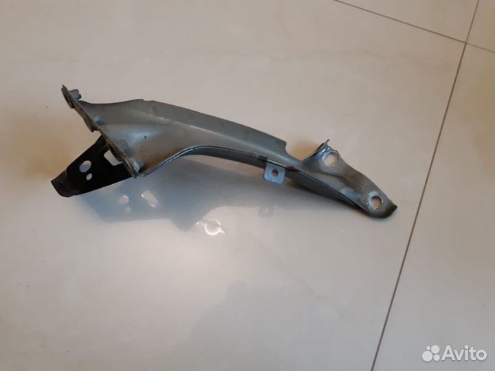 Кронштейн (крепление) крыла Audi A6