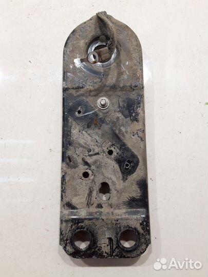 Кронштейн задней балки(правый) (Volvo XC60 II)