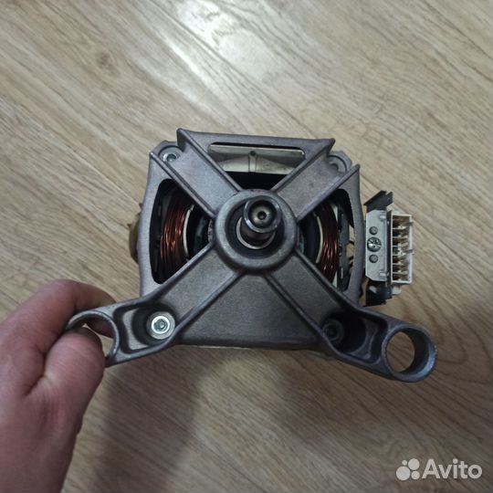 Двигататель стиральной машины indesiт/ariston