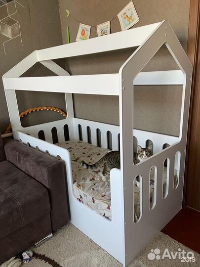 Детская кровать с бортом